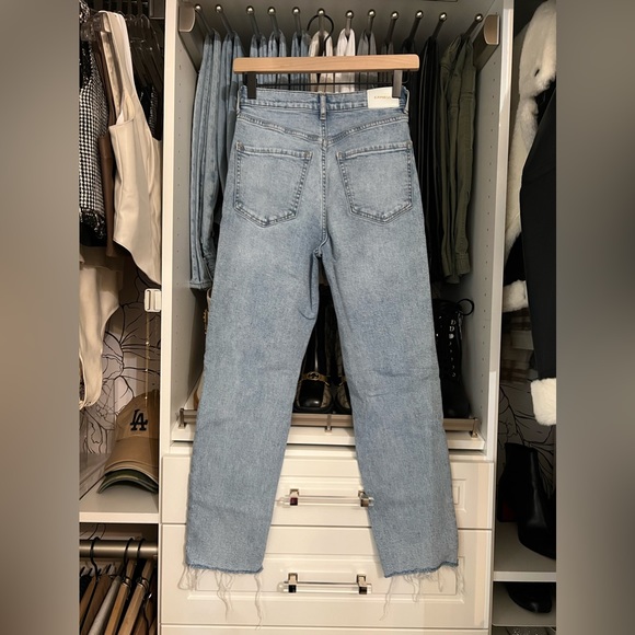 ❌SOLD❌ EXPRESS DISTRESSED MOM JEANS SUPER HIGH WAISTED RAW HEM - Picture 2 of 3